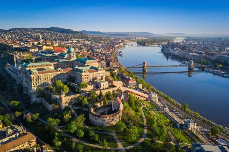 https://fordentklinik.com/wp-content/uploads/2020/01/budapest-3-768x512.jpg